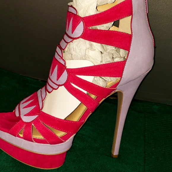 Shoes - Picture 3 of 8